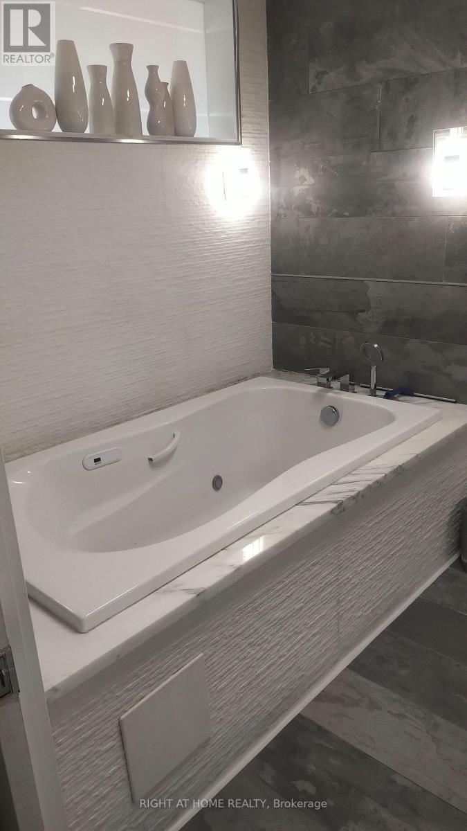 2803 - 33 Harbour Square, Toronto, ON - Indoor Photo Showing Bathroom