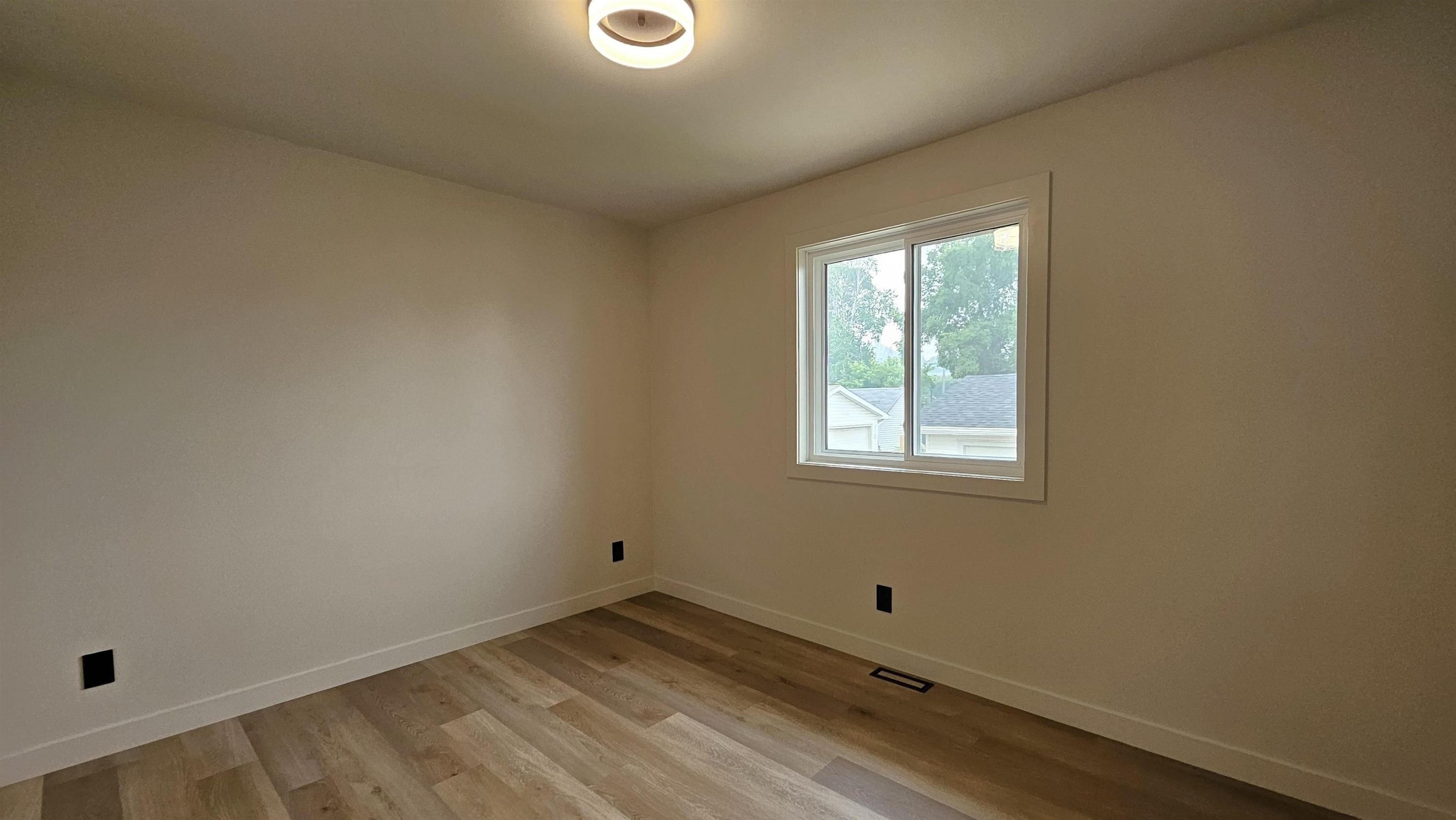 72 Brent Street, Thunder Bay, ON - Indoor Photo Showing Other Room