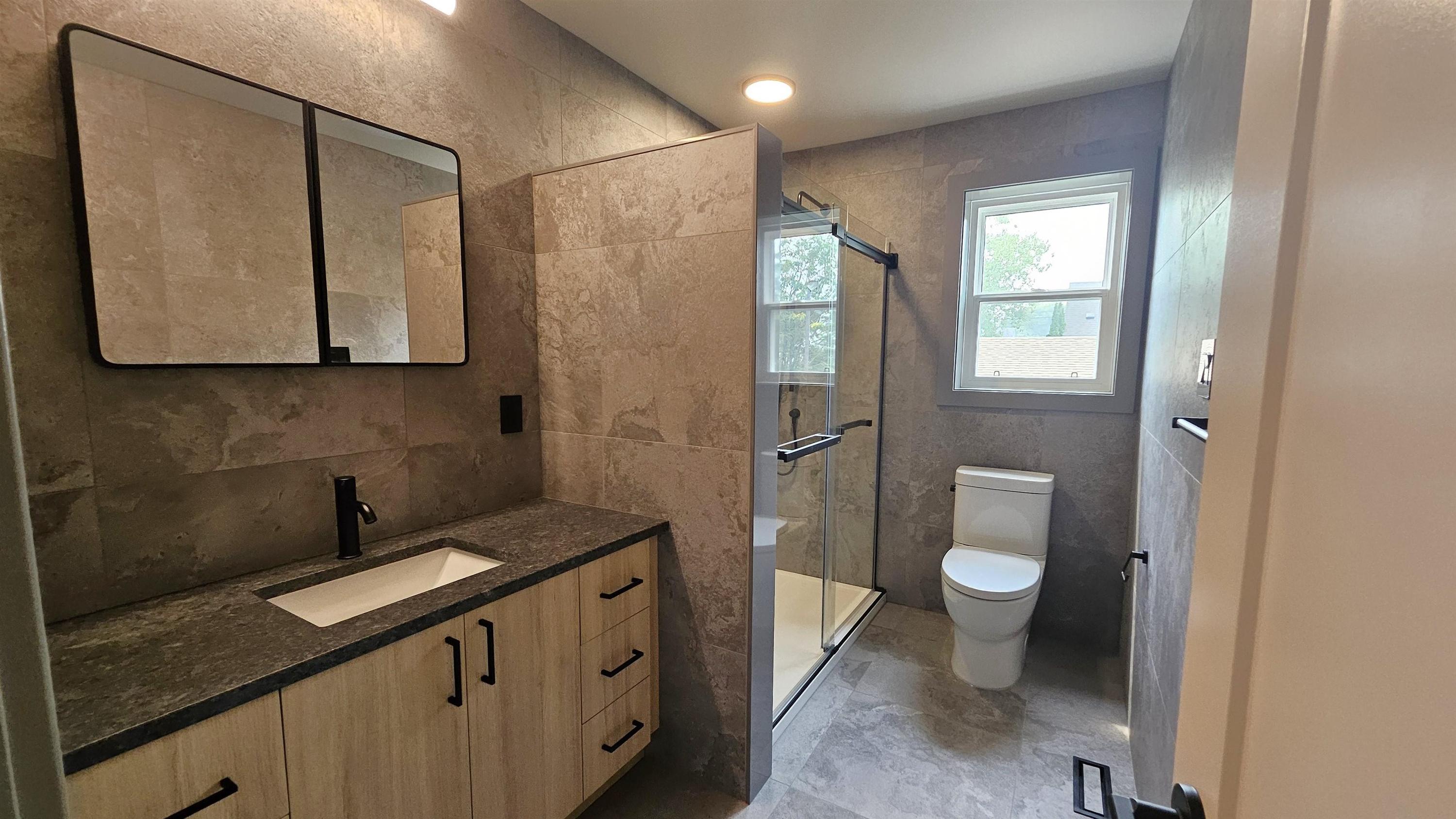 72 Brent Street, Thunder Bay, ON - Indoor Photo Showing Bathroom