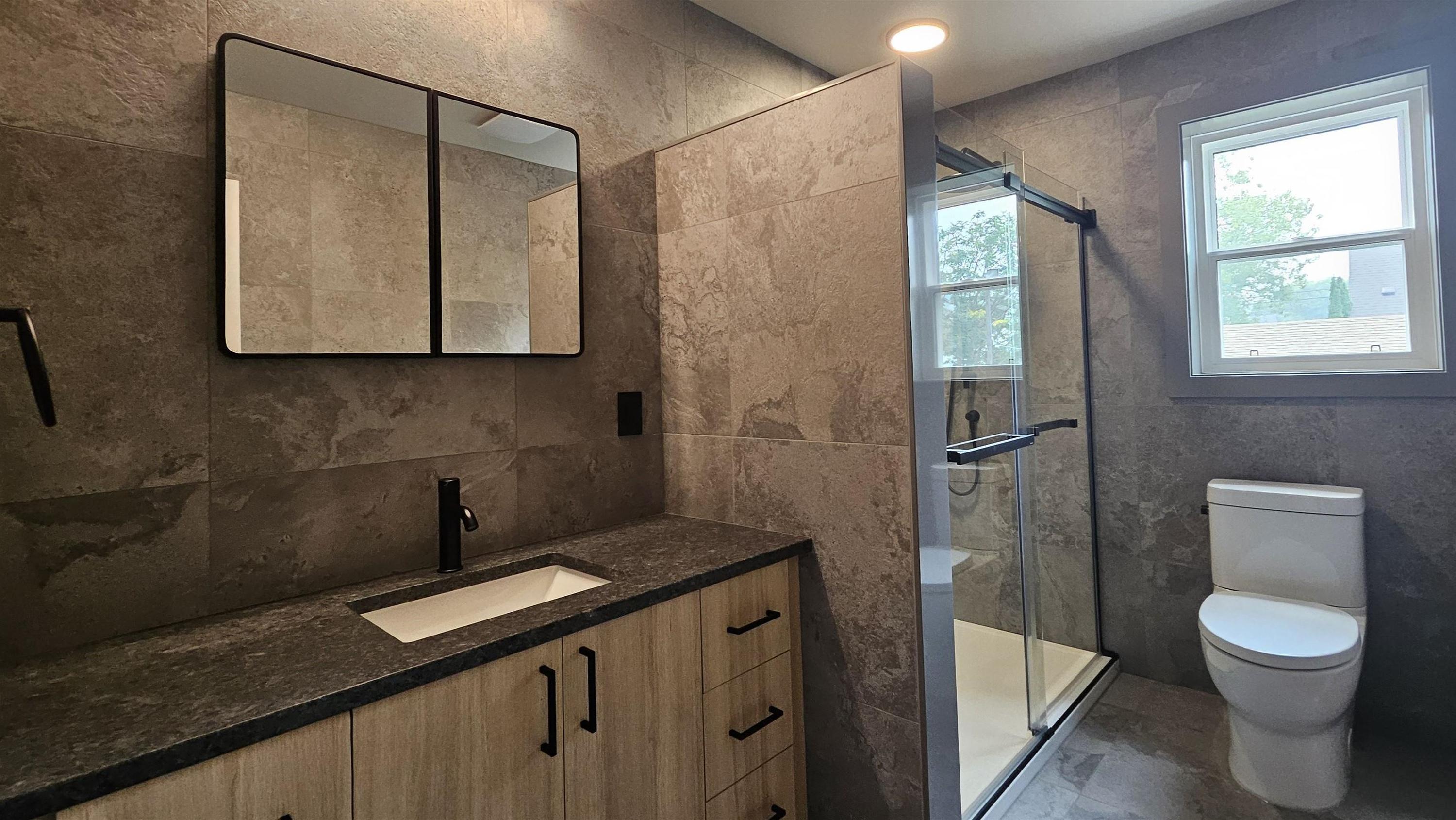 72 Brent Street, Thunder Bay, ON - Indoor Photo Showing Bathroom