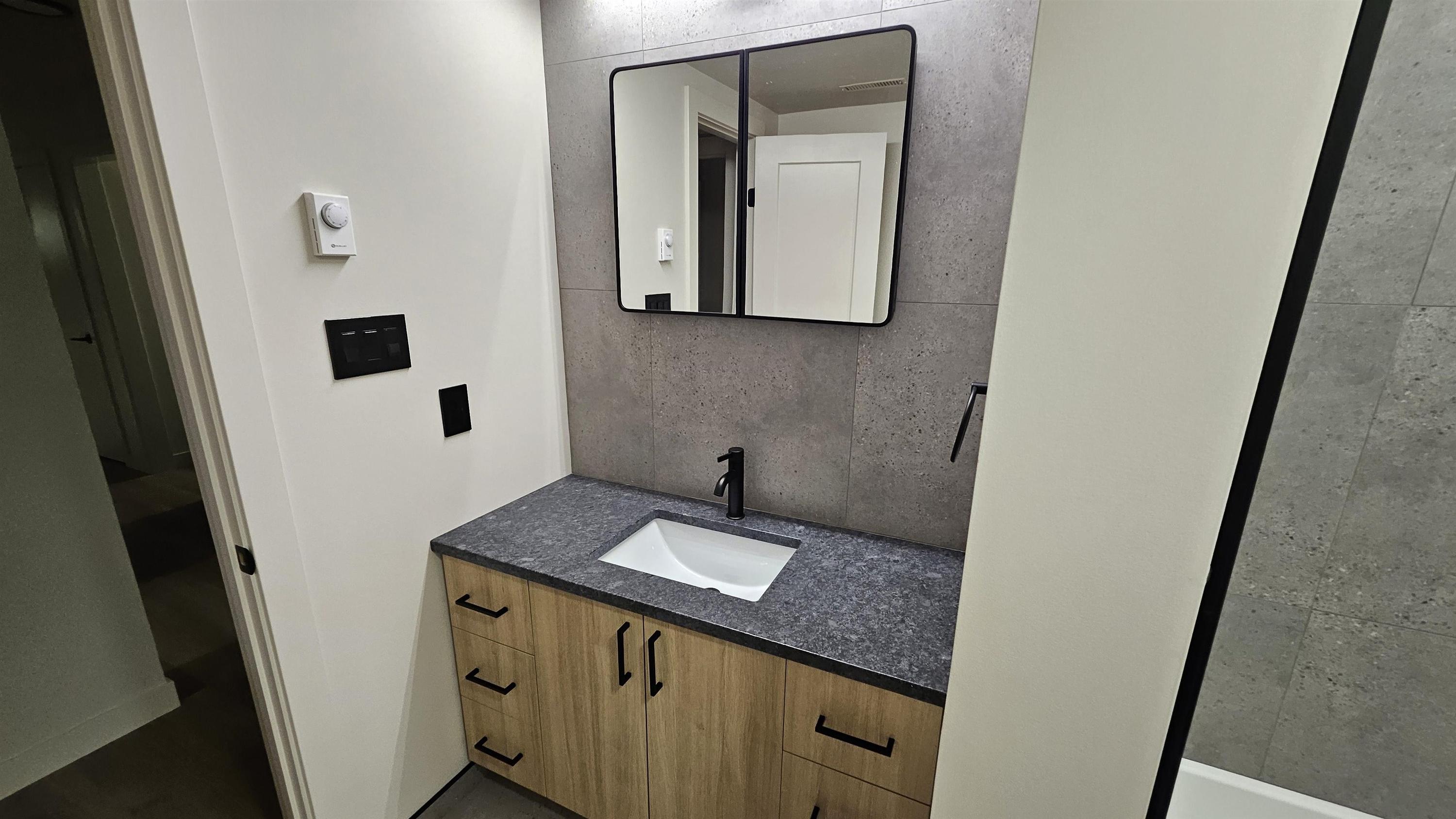 72 Brent Street, Thunder Bay, ON - Indoor Photo Showing Bathroom