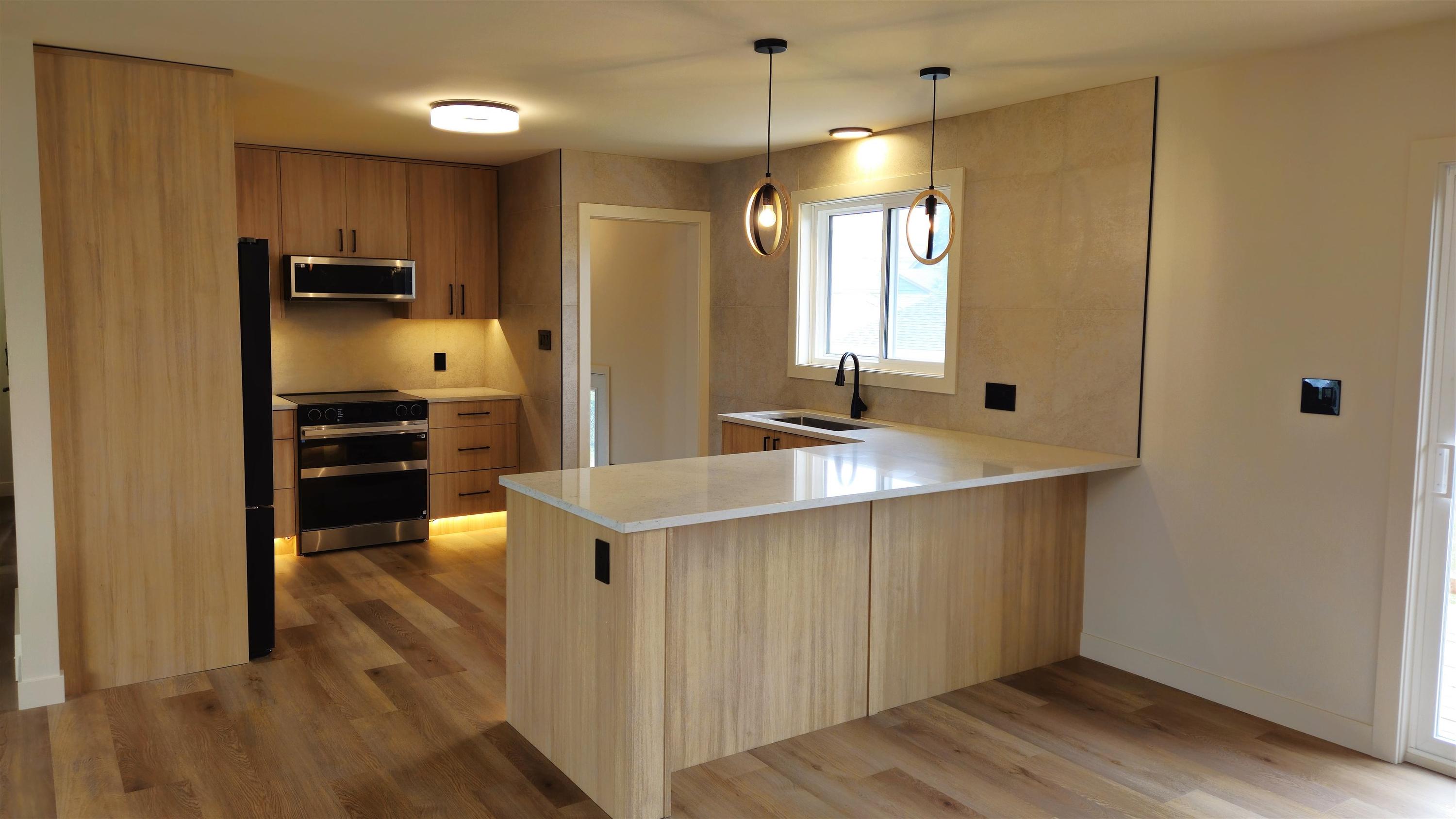 72 Brent Street, Thunder Bay, ON - Indoor Photo Showing Kitchen