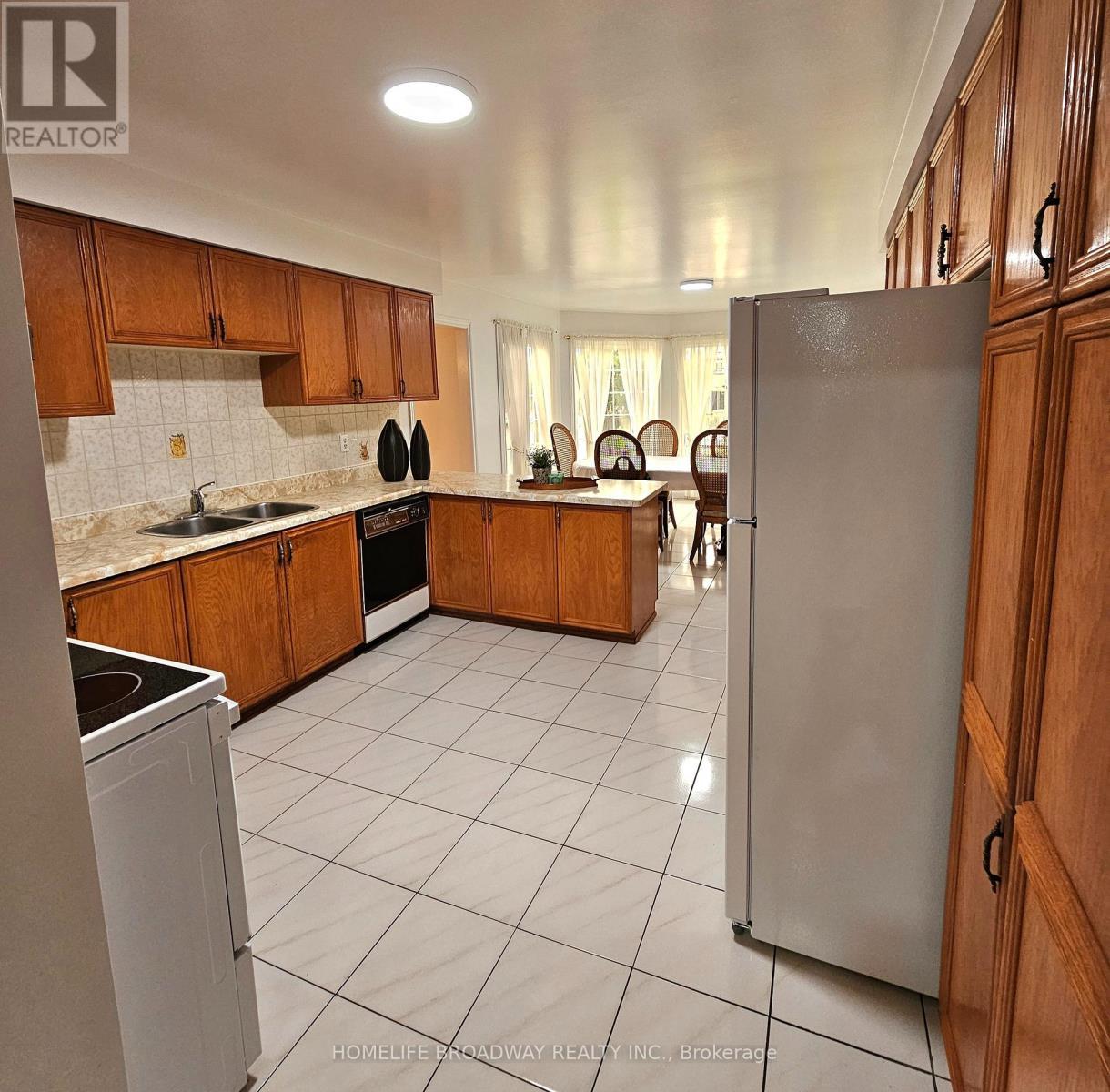 11 Perdue Court, Markham, ON - Indoor Photo Showing Kitchen With Double Sink