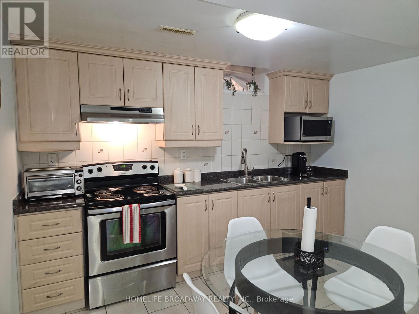11 Perdue Court, Markham, ON - Indoor Photo Showing Kitchen With Double Sink