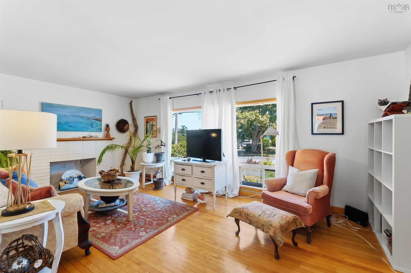 46 Campbell Avenue, Windsor, NS - Indoor Photo Showing Living Room
