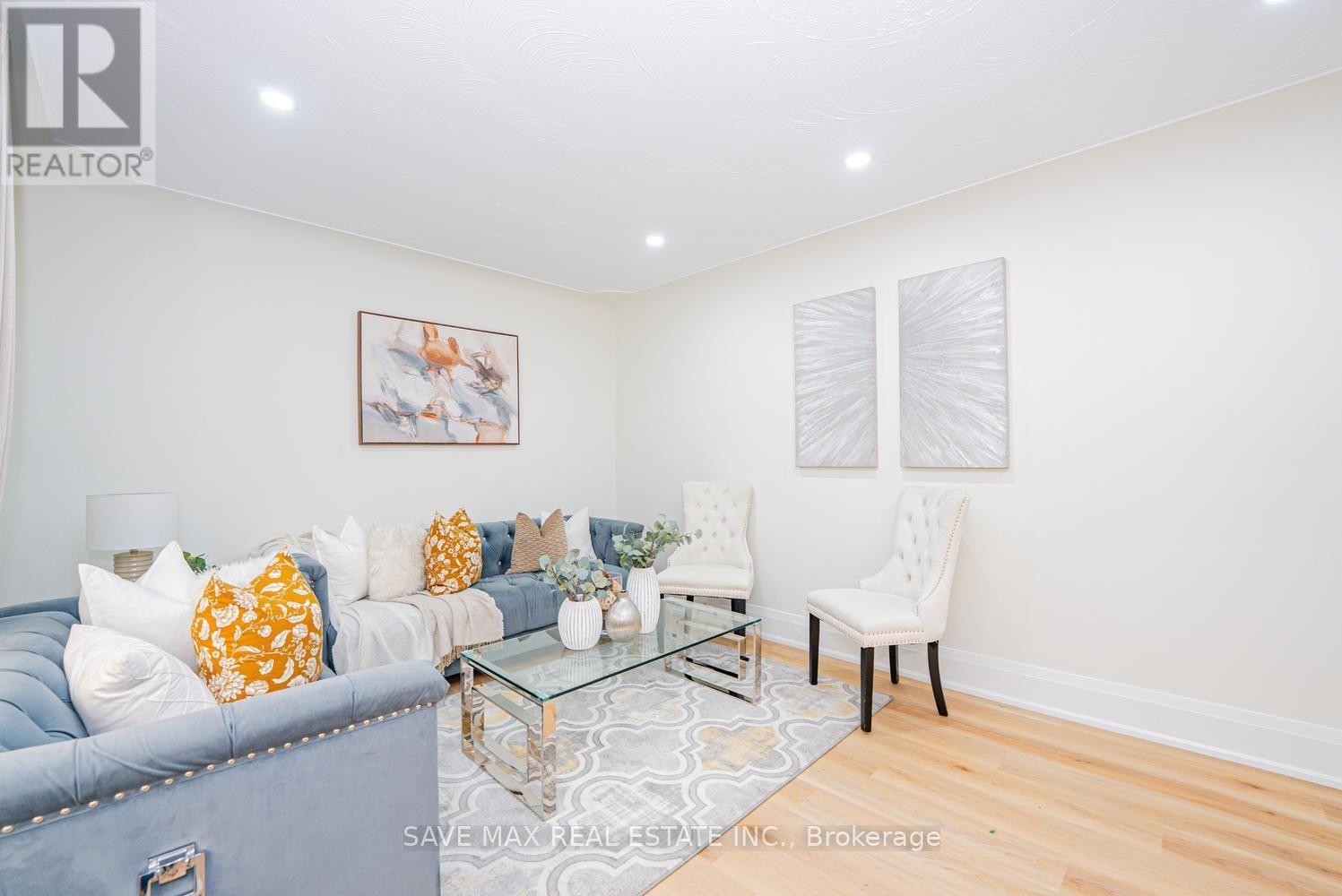 191 Clark Avenue, Kitchener, ON - Indoor Photo Showing Living Room
