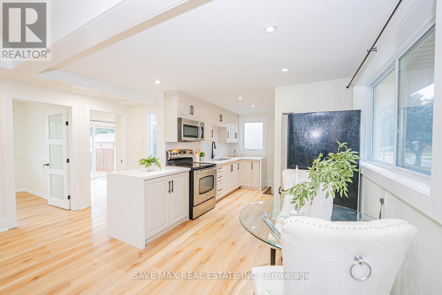 191 Clark Avenue, Kitchener, ON - Indoor Photo Showing Kitchen