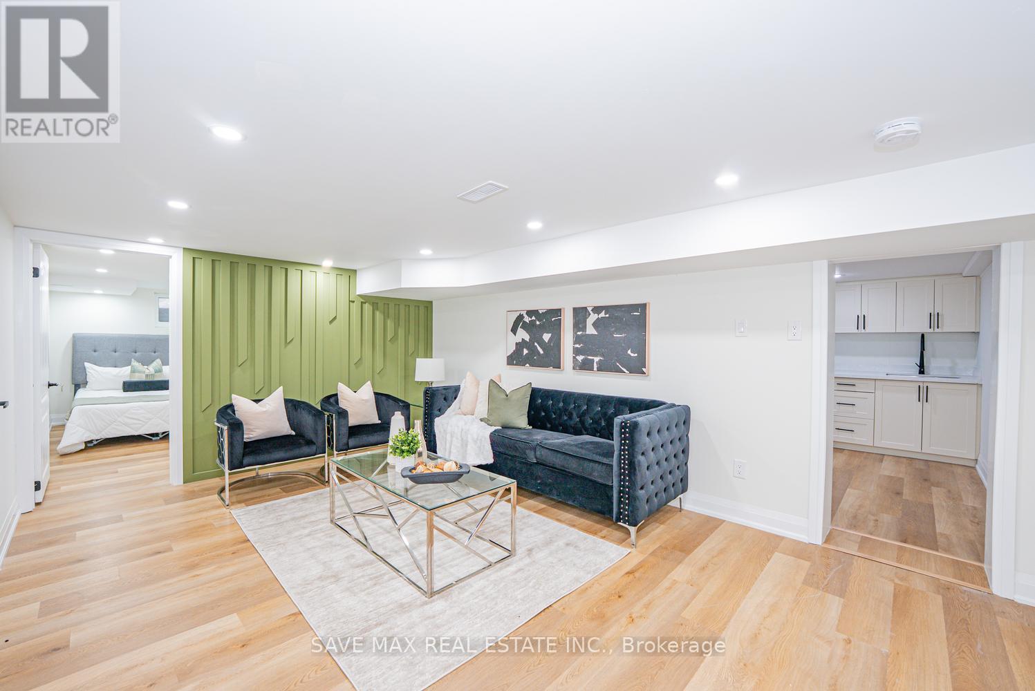 191 Clark Avenue, Kitchener, ON - Indoor Photo Showing Living Room