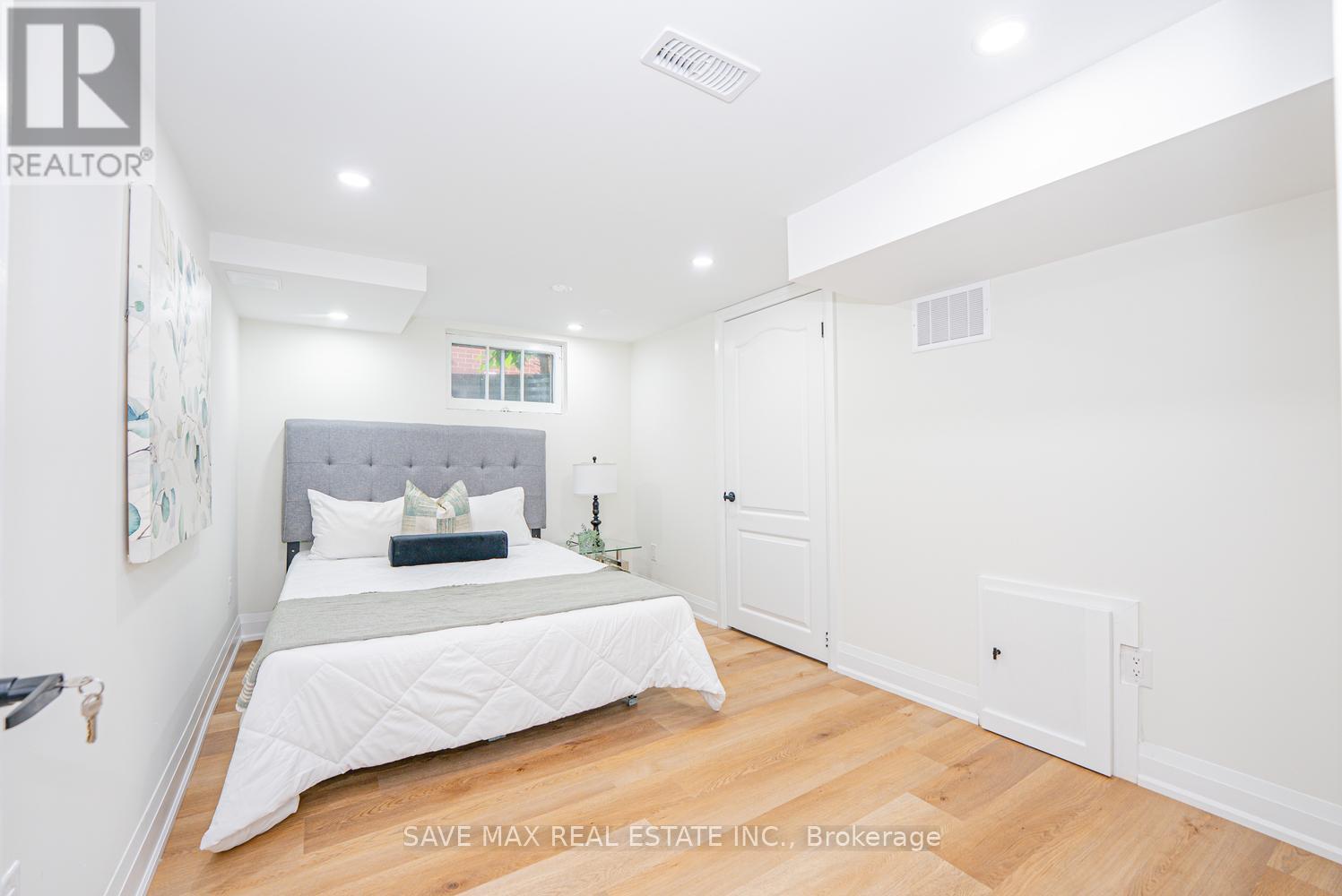 191 Clark Avenue, Kitchener, ON - Indoor Photo Showing Bedroom