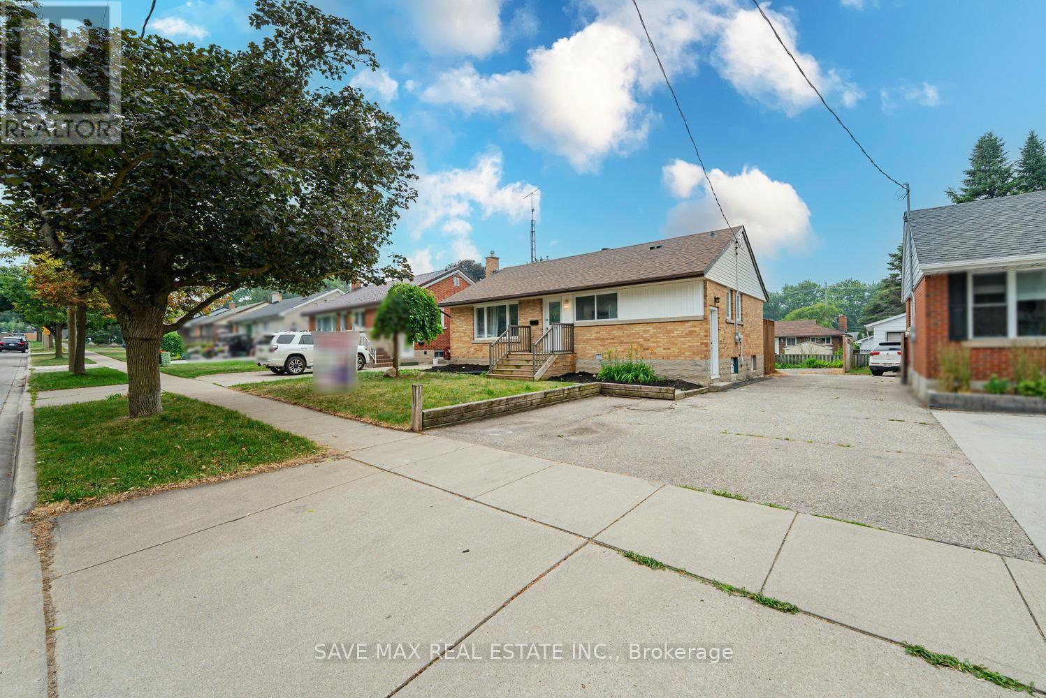 191 Clark Avenue, Kitchener, ON - Outdoor With Facade