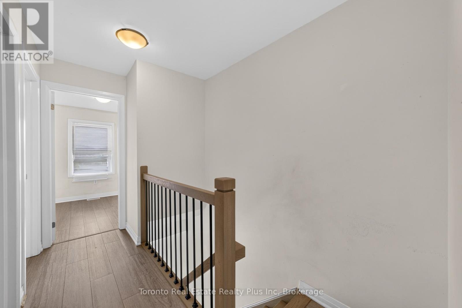 10 - 51 Sparrow Avenue, Cambridge, ON - Indoor Photo Showing Other Room