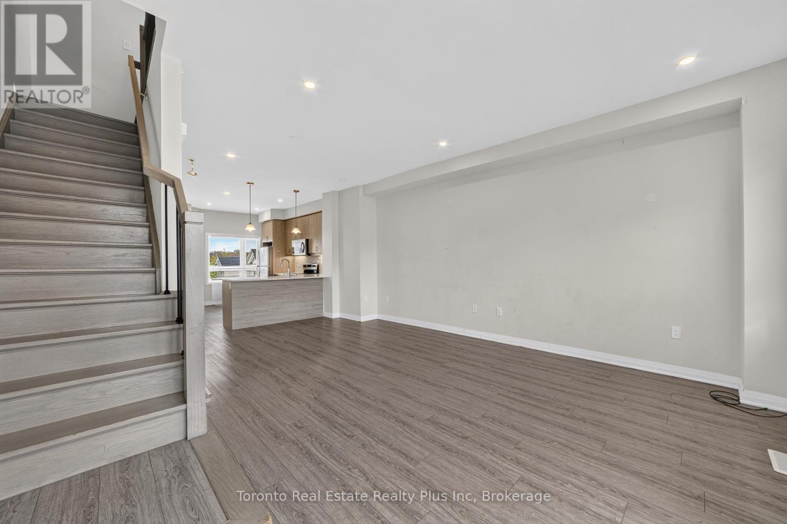 10 - 51 Sparrow Avenue, Cambridge, ON - Indoor Photo Showing Other Room