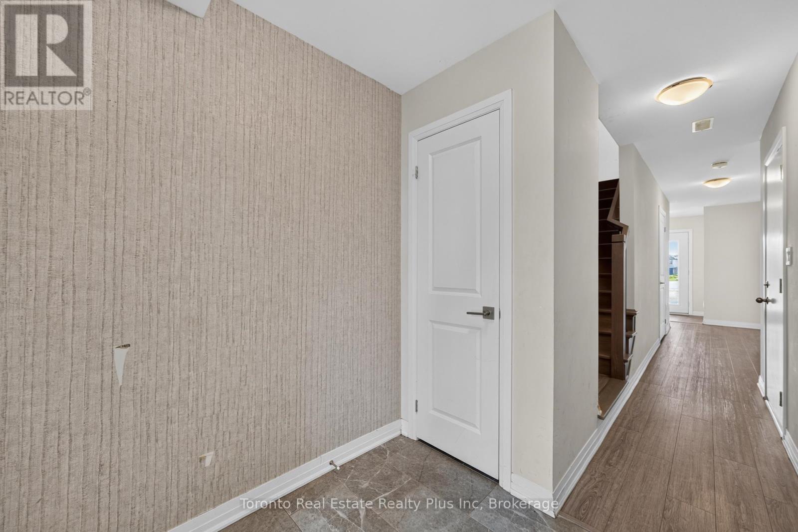 10 - 51 Sparrow Avenue, Cambridge, ON - Indoor Photo Showing Other Room