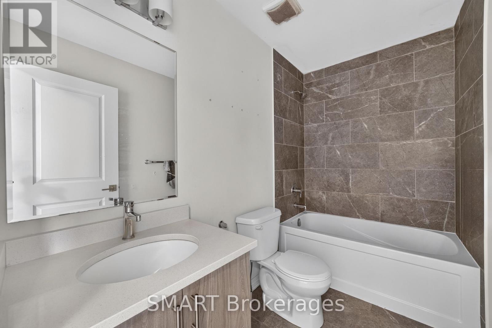 10 - 51 Sparrow Avenue, Cambridge, ON - Indoor Photo Showing Bathroom
