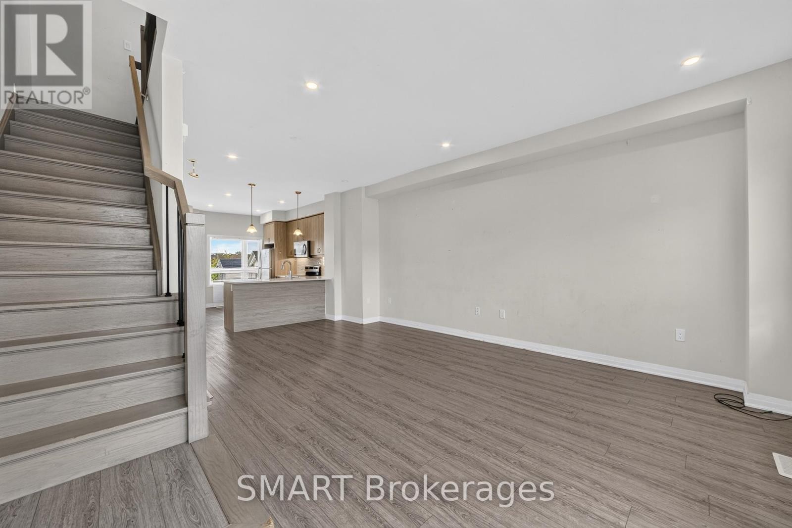 10 - 51 Sparrow Avenue, Cambridge, ON - Indoor Photo Showing Other Room