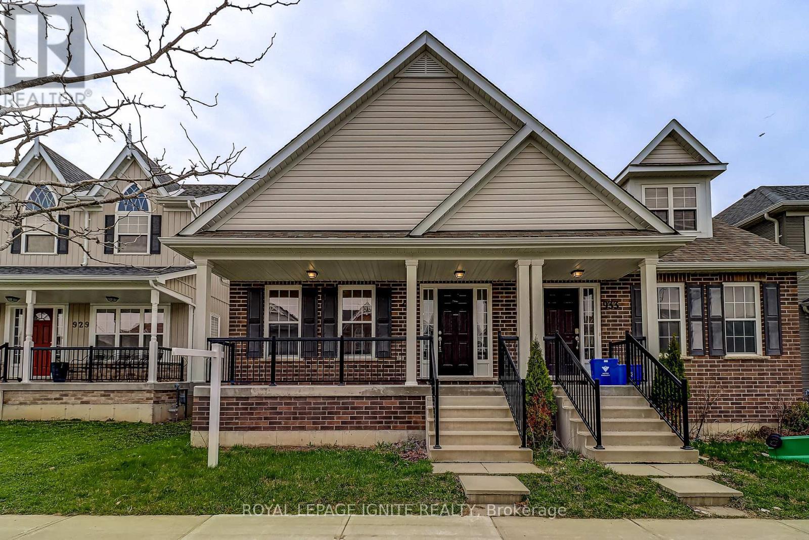 931 Broadway Boulevard, Peterborough, ON - Outdoor With Deck Patio Veranda With Facade