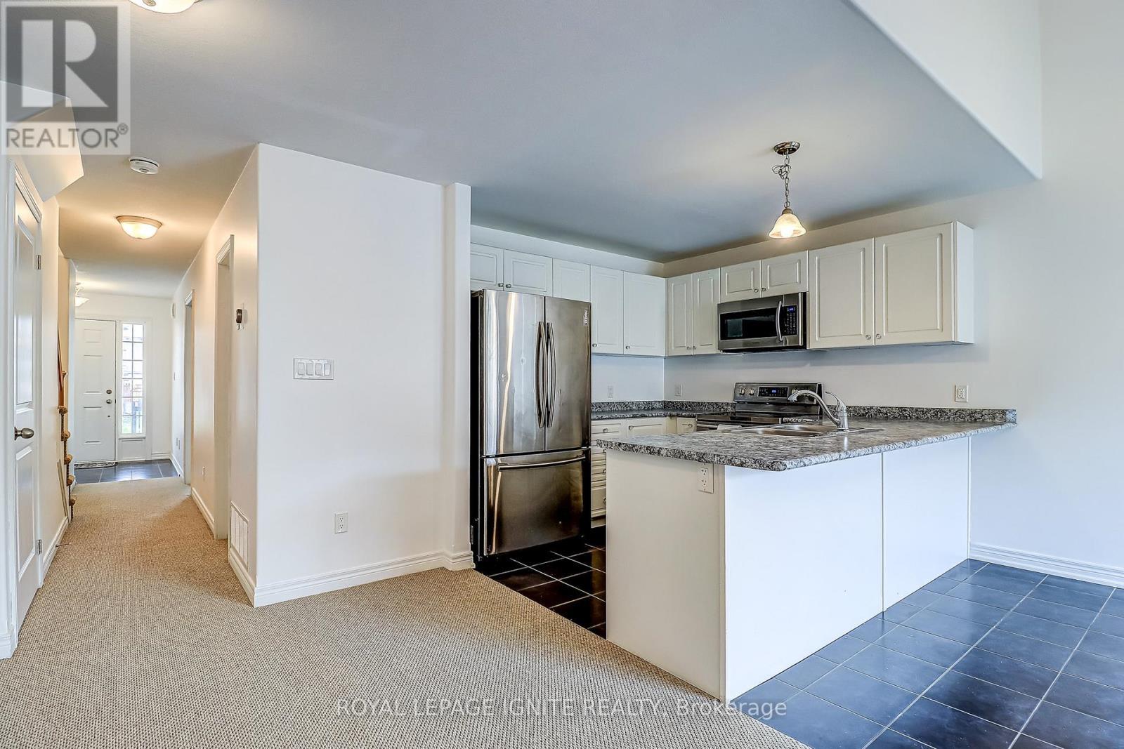 931 Broadway Boulevard, Peterborough, ON - Indoor Photo Showing Kitchen