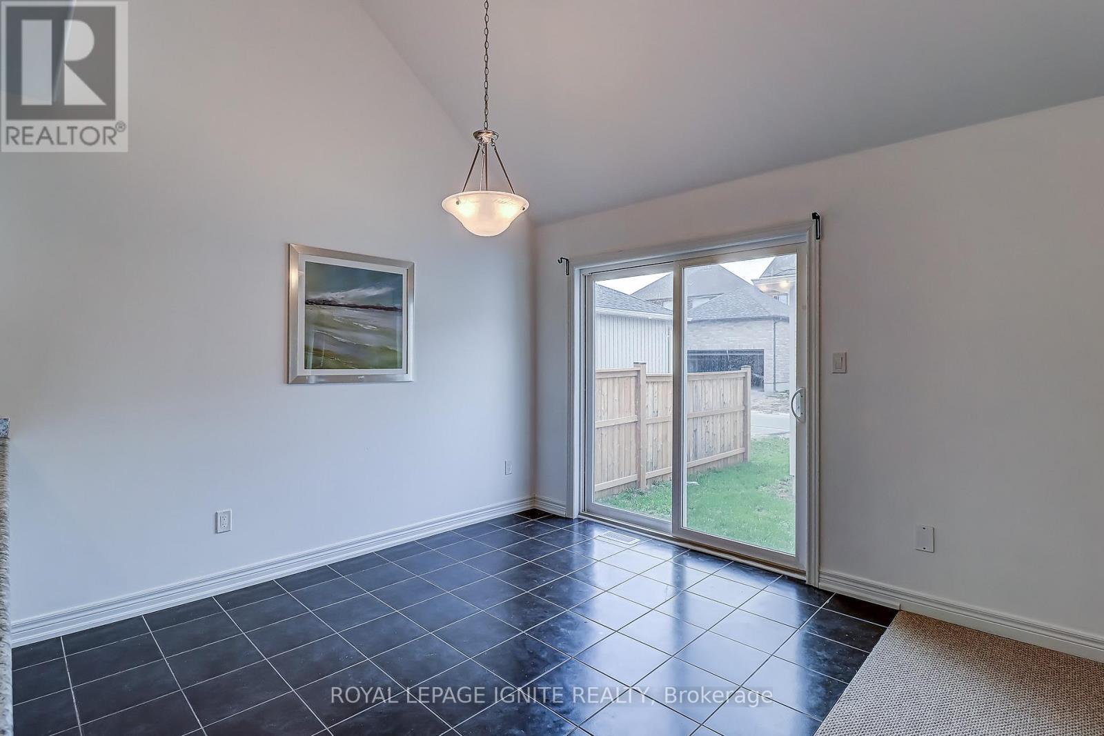 931 Broadway Boulevard, Peterborough, ON - Indoor Photo Showing Other Room