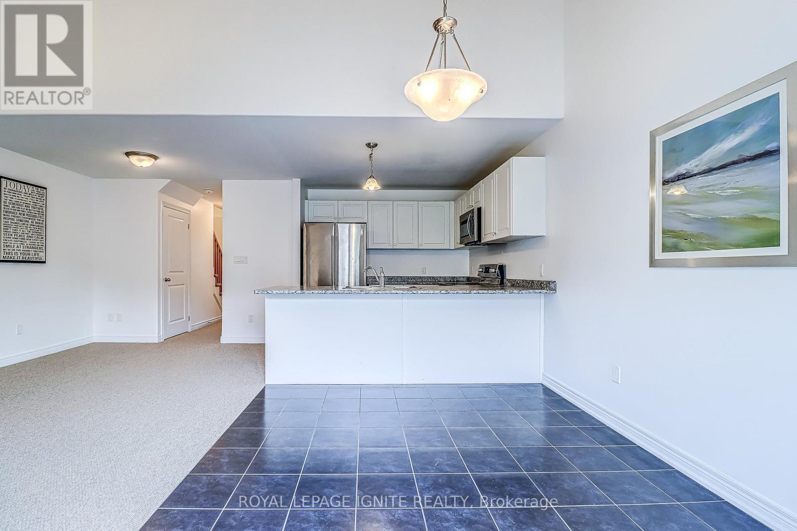 931 Broadway Boulevard, Peterborough, ON - Indoor Photo Showing Kitchen