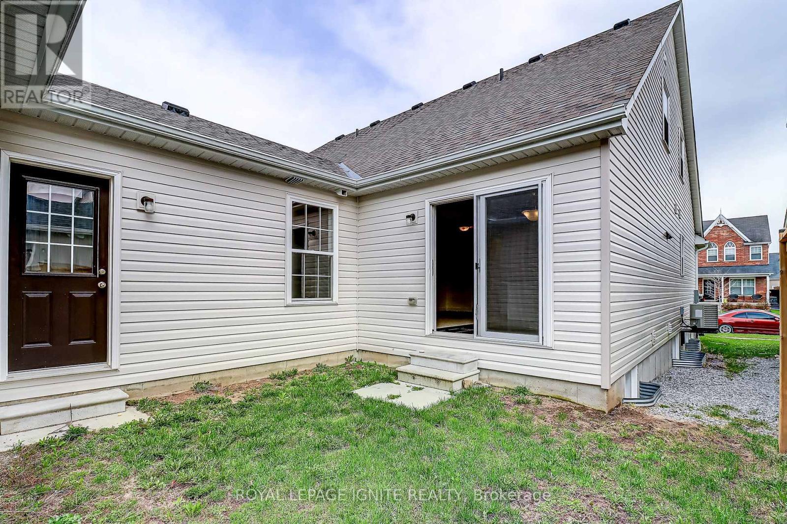 931 Broadway Boulevard, Peterborough, ON - Outdoor