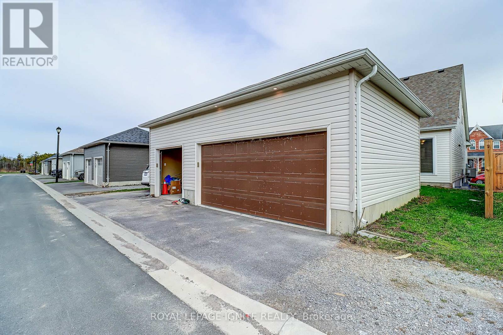 931 Broadway Boulevard, Peterborough, ON - Outdoor