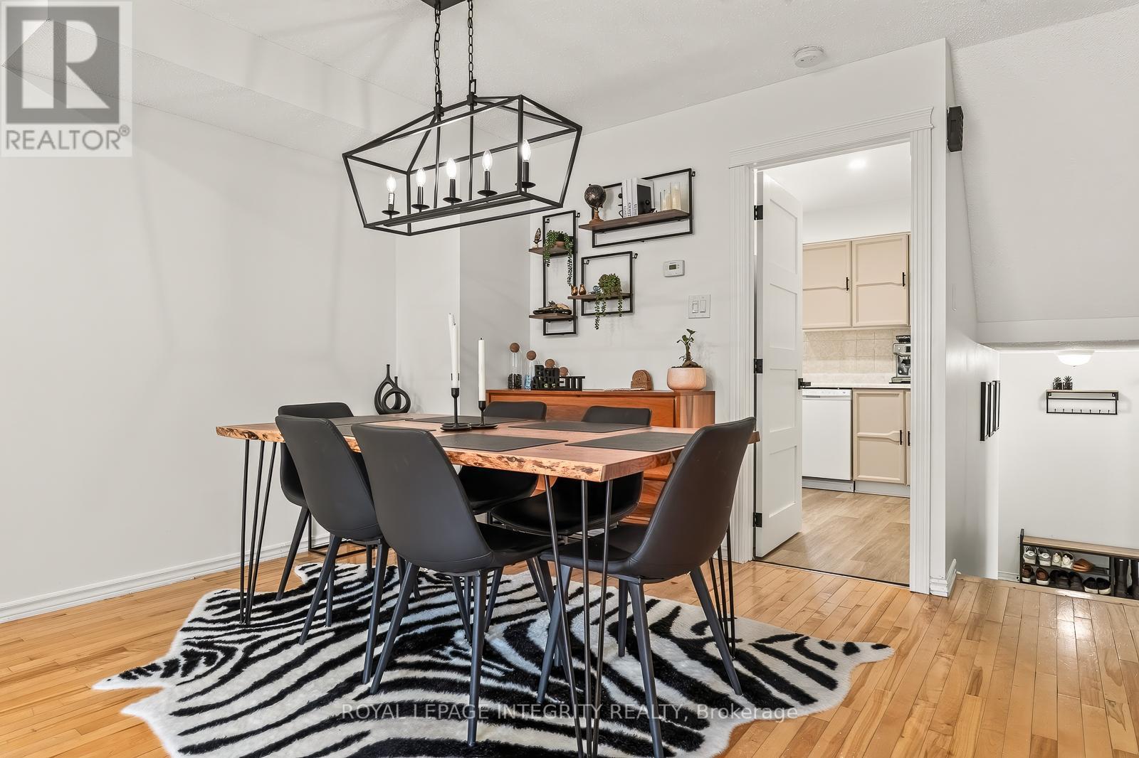 16 Stamford Private, Ottawa, ON - Indoor Photo Showing Dining Room