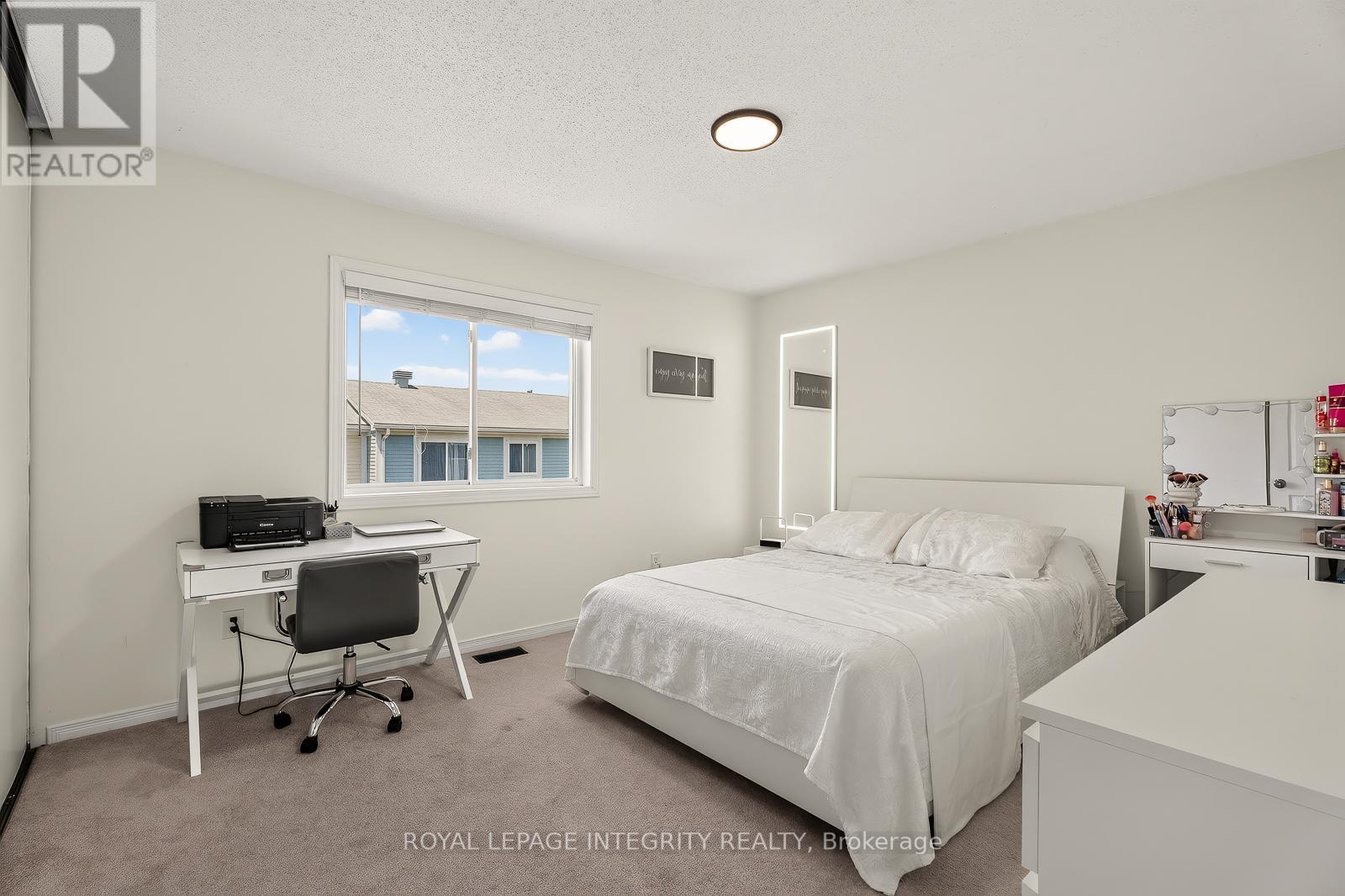 16 Stamford Private, Ottawa, ON - Indoor Photo Showing Bedroom