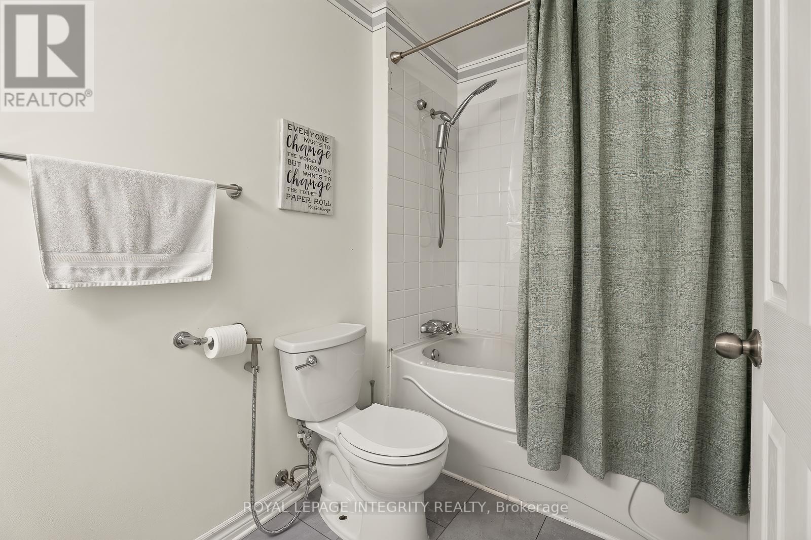16 Stamford Private, Ottawa, ON - Indoor Photo Showing Bathroom