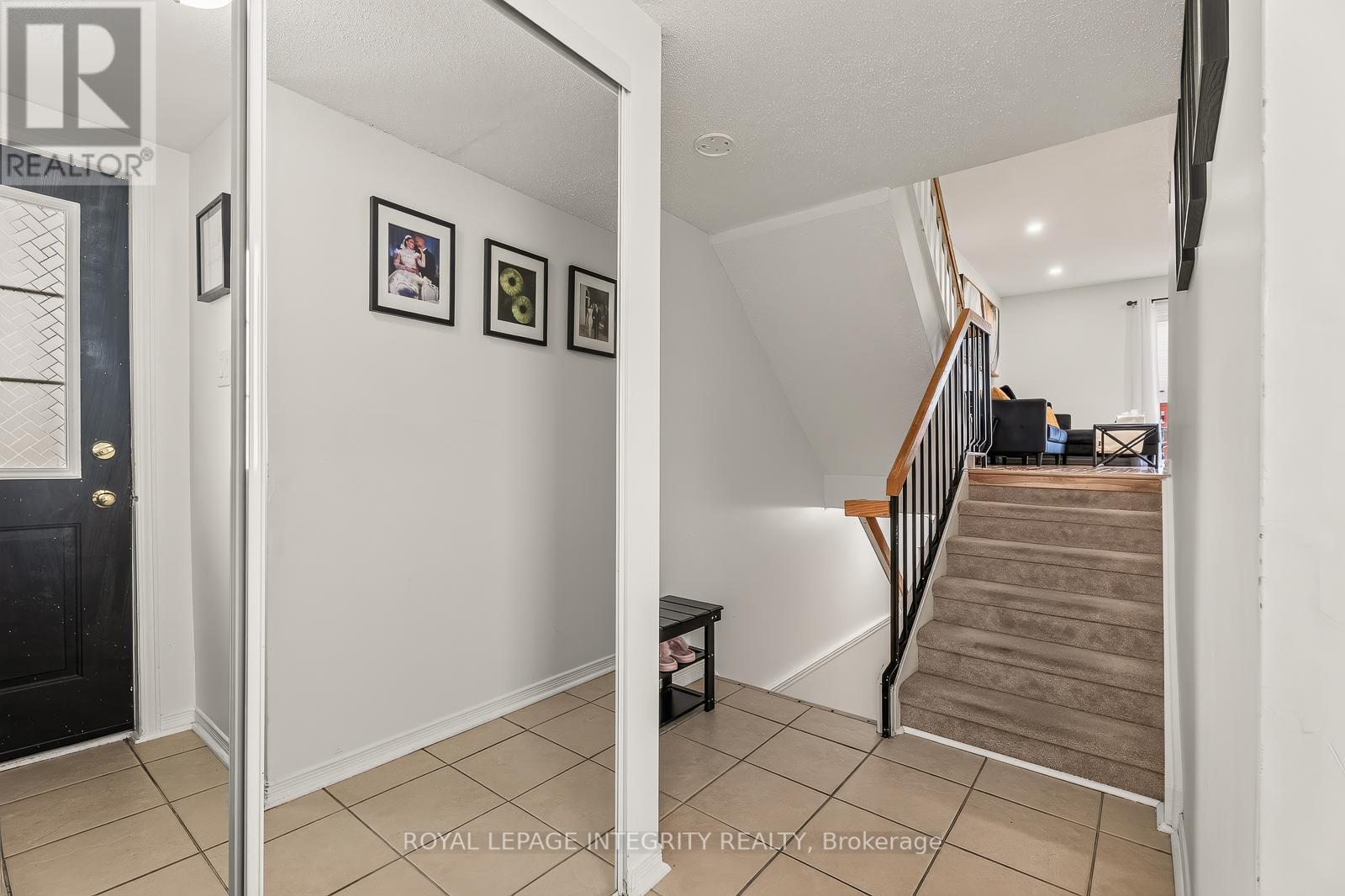 16 Stamford Private, Ottawa, ON - Indoor Photo Showing Other Room