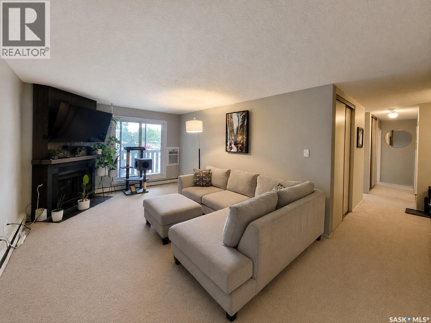 1026 425 115Th Street E, Saskatoon, SK - Indoor Photo Showing Living Room