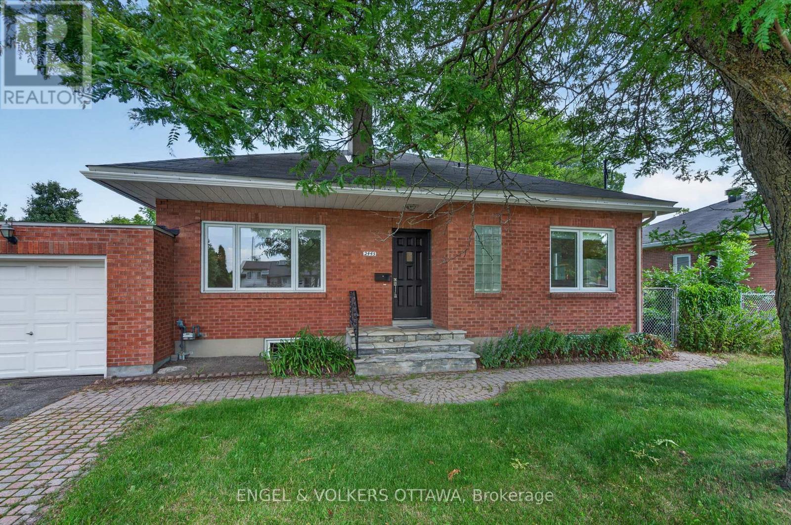 2445 Alta Vista Drive, Ottawa, ON - Outdoor
