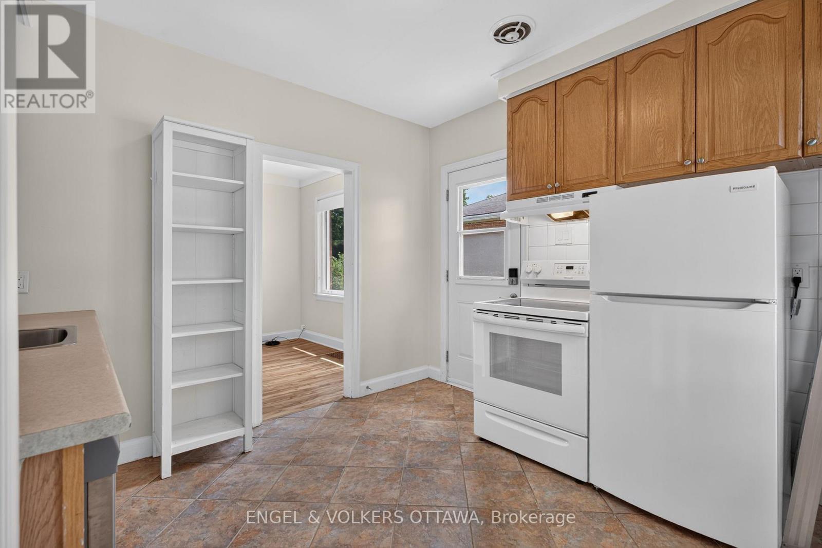 2445 Alta Vista Drive, Ottawa, ON - Indoor Photo Showing Kitchen
