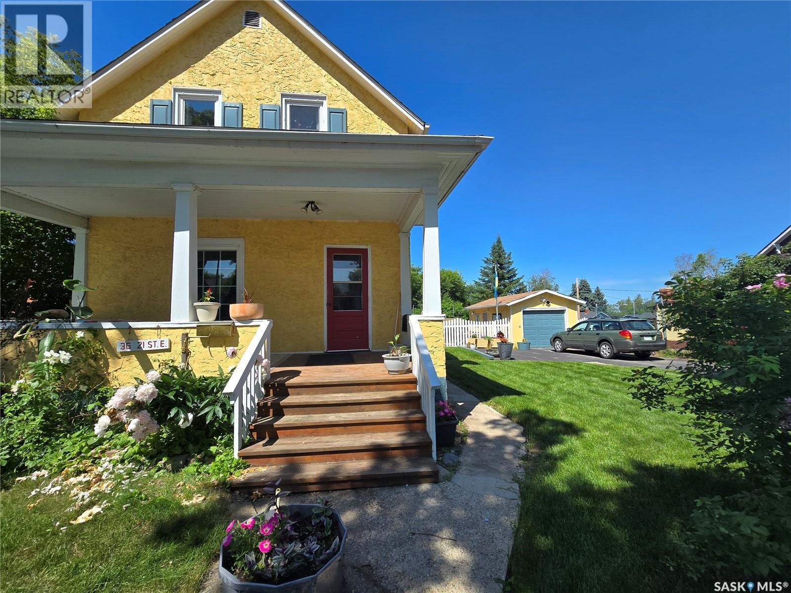 36 21St Street E, Prince Albert, SK - Outdoor With Deck Patio Veranda