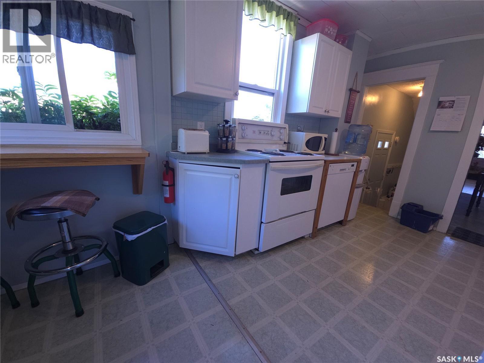 36 21St Street E, Prince Albert, SK - Indoor Photo Showing Kitchen