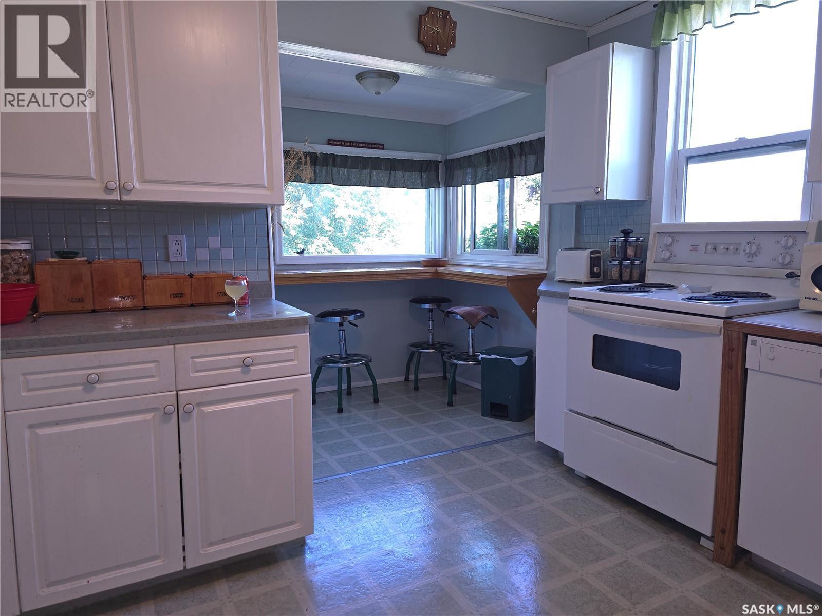 36 21St Street E, Prince Albert, SK - Indoor Photo Showing Kitchen