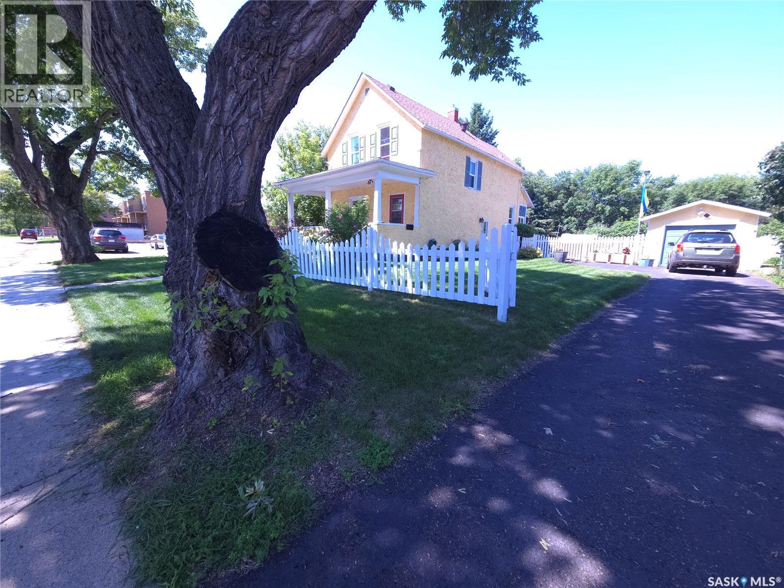 36 21St Street E, Prince Albert, SK - Outdoor With Deck Patio Veranda
