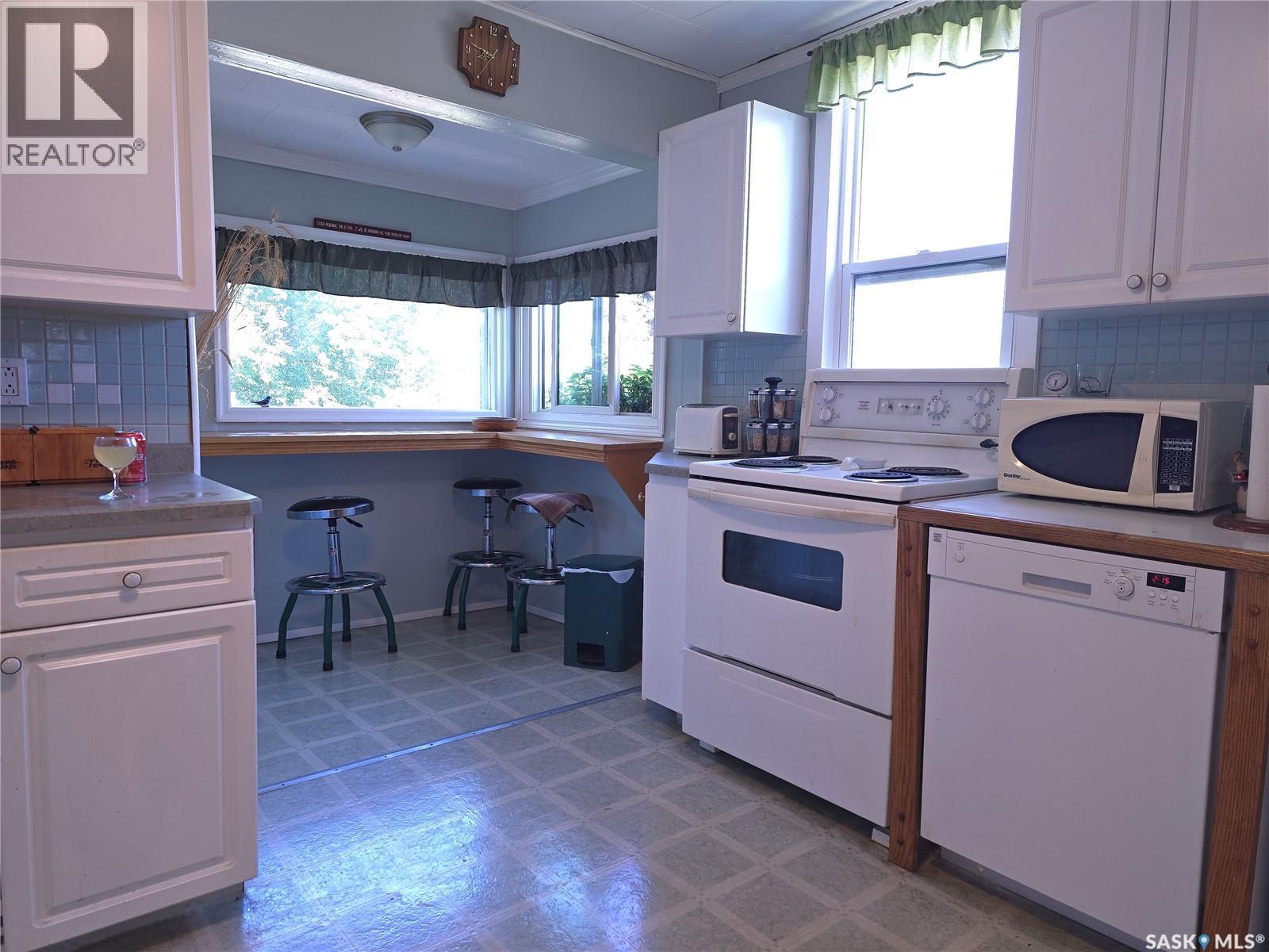 36 21St Street E, Prince Albert, SK - Indoor Photo Showing Kitchen
