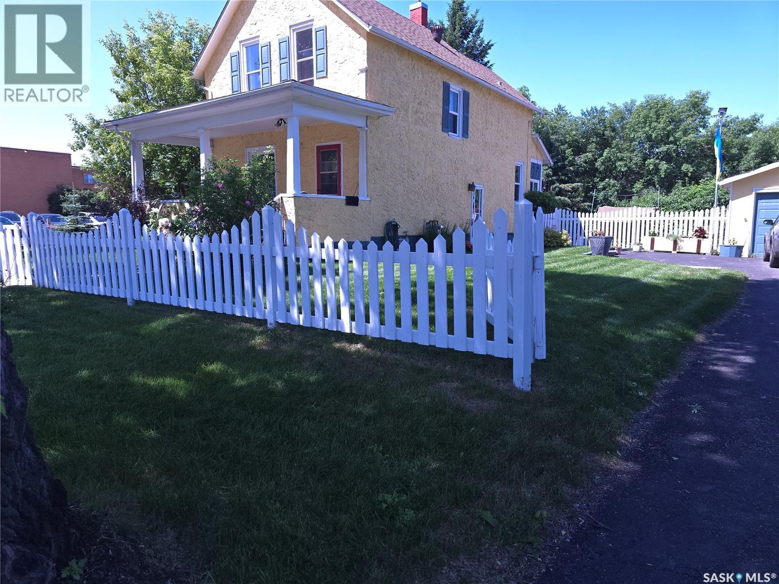 36 21St Street E, Prince Albert, SK - Outdoor