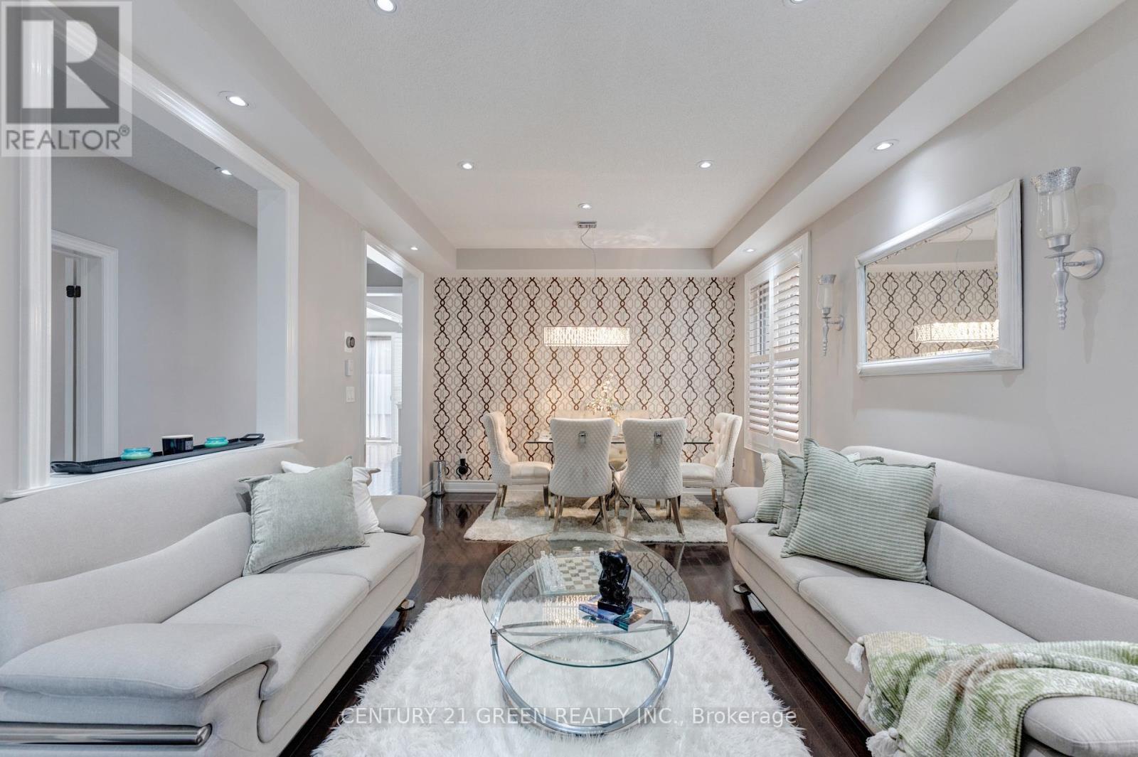 3 Lisson Crescent, Brampton, ON - Indoor Photo Showing Living Room