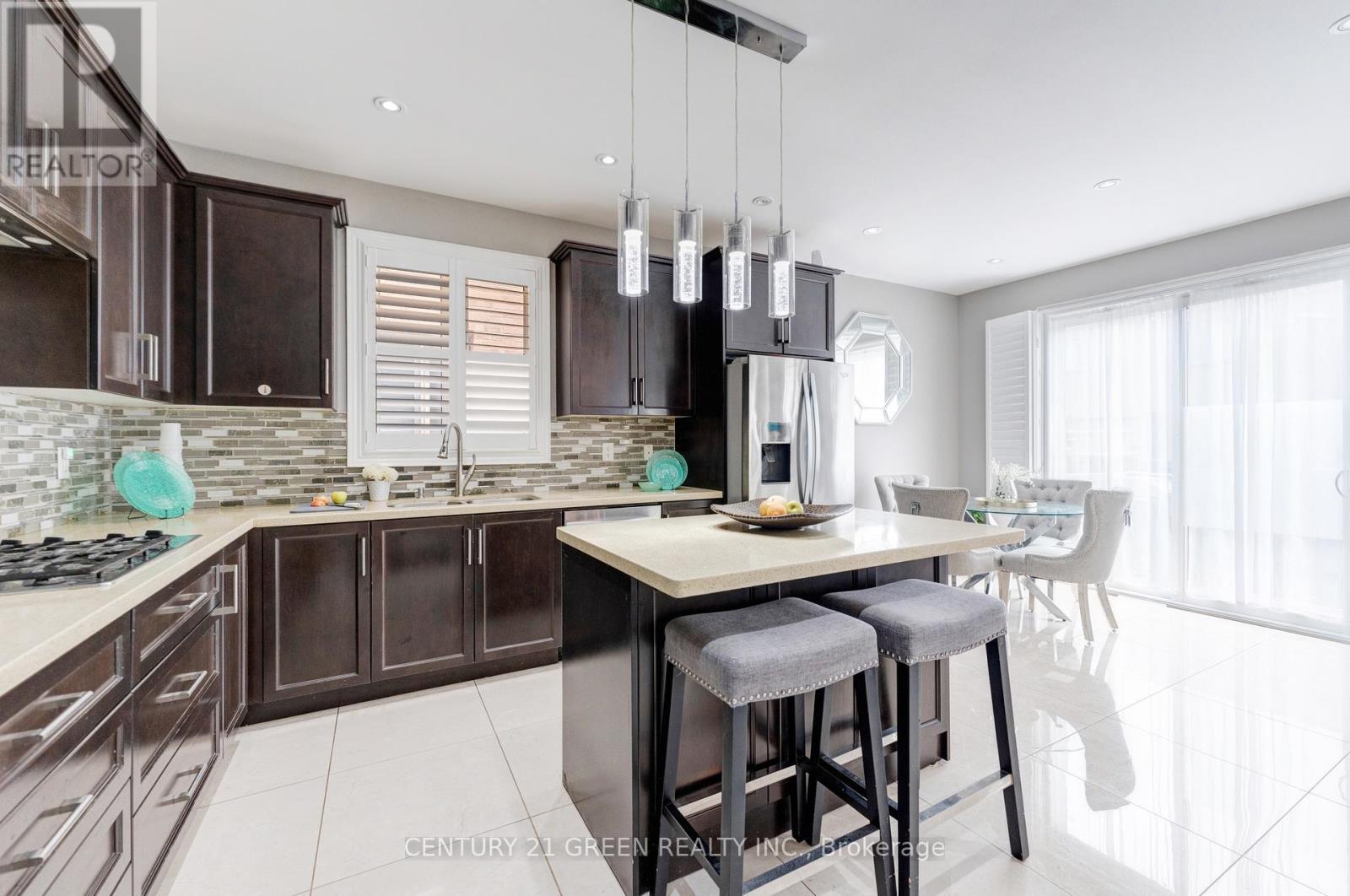 3 Lisson Crescent, Brampton, ON - Indoor Photo Showing Kitchen With Stainless Steel Kitchen With Double Sink With Upgraded Kitchen