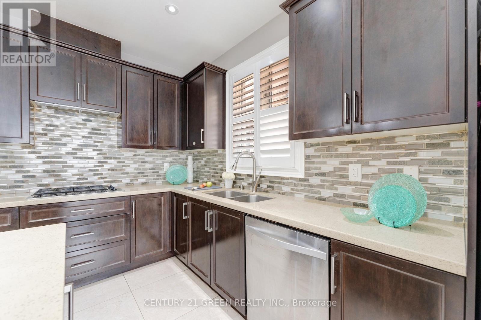 3 Lisson Crescent, Brampton, ON - Indoor Photo Showing Kitchen With Double Sink With Upgraded Kitchen