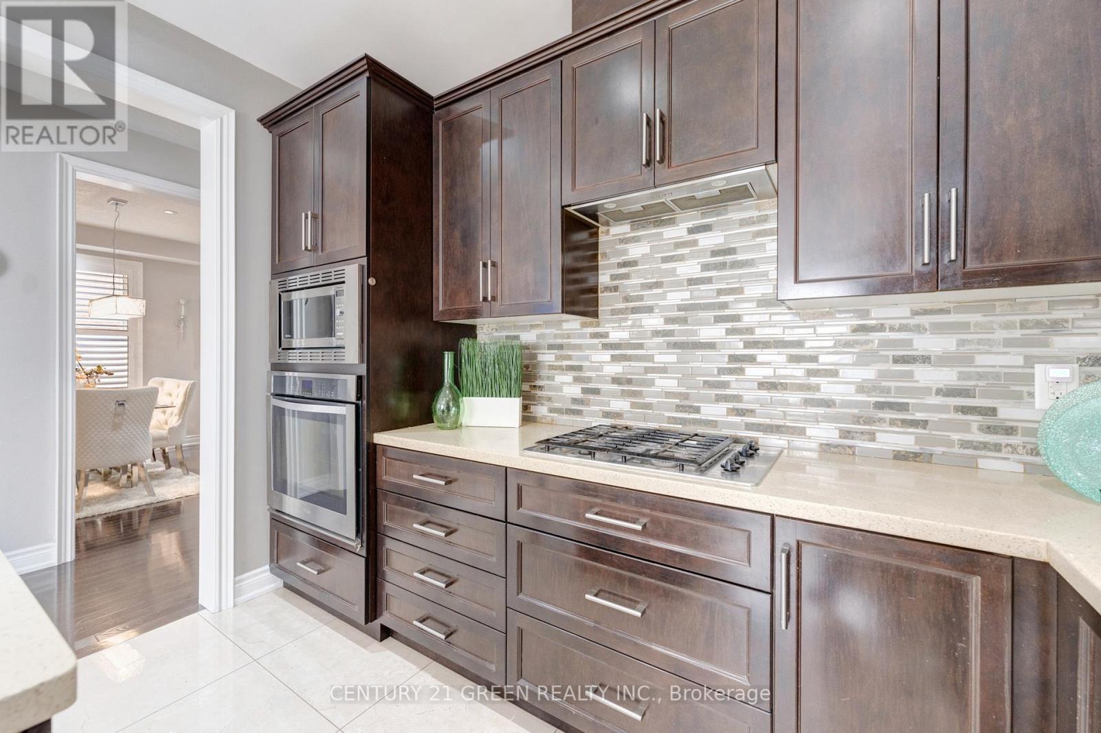 3 Lisson Crescent, Brampton, ON - Indoor Photo Showing Kitchen With Upgraded Kitchen