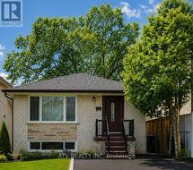 1064 EASTMOUNT AVENUE E Mississauga, ON L5E 1Z3