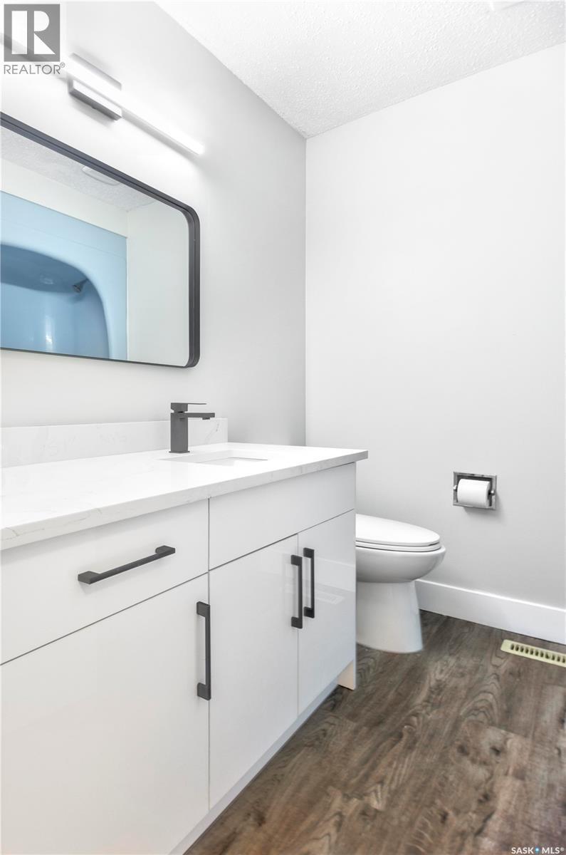 1614 Mckercher Drive, Saskatoon, SK - Indoor Photo Showing Bathroom