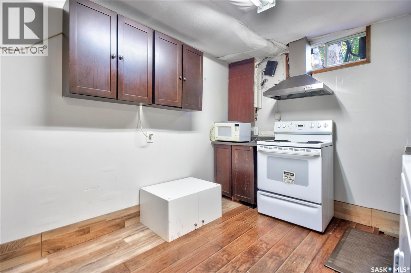 1614 Mckercher Drive, Saskatoon, SK - Indoor Photo Showing Kitchen