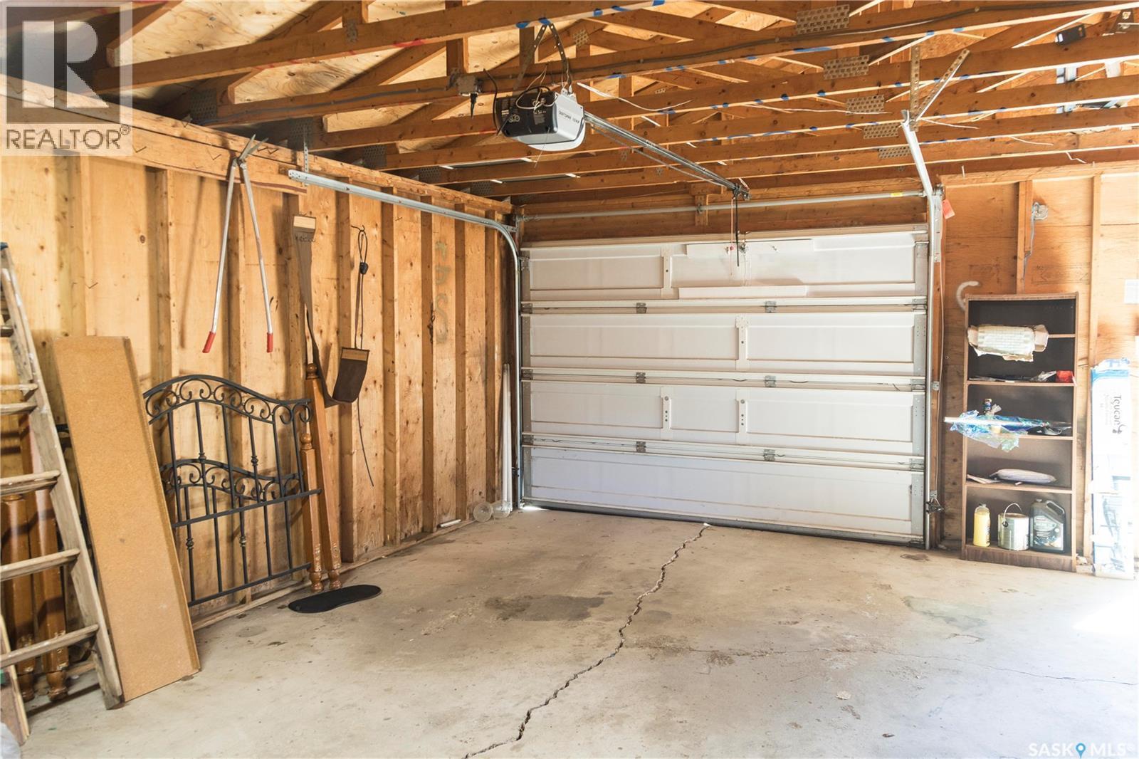 1614 Mckercher Drive, Saskatoon, SK - Indoor Photo Showing Garage