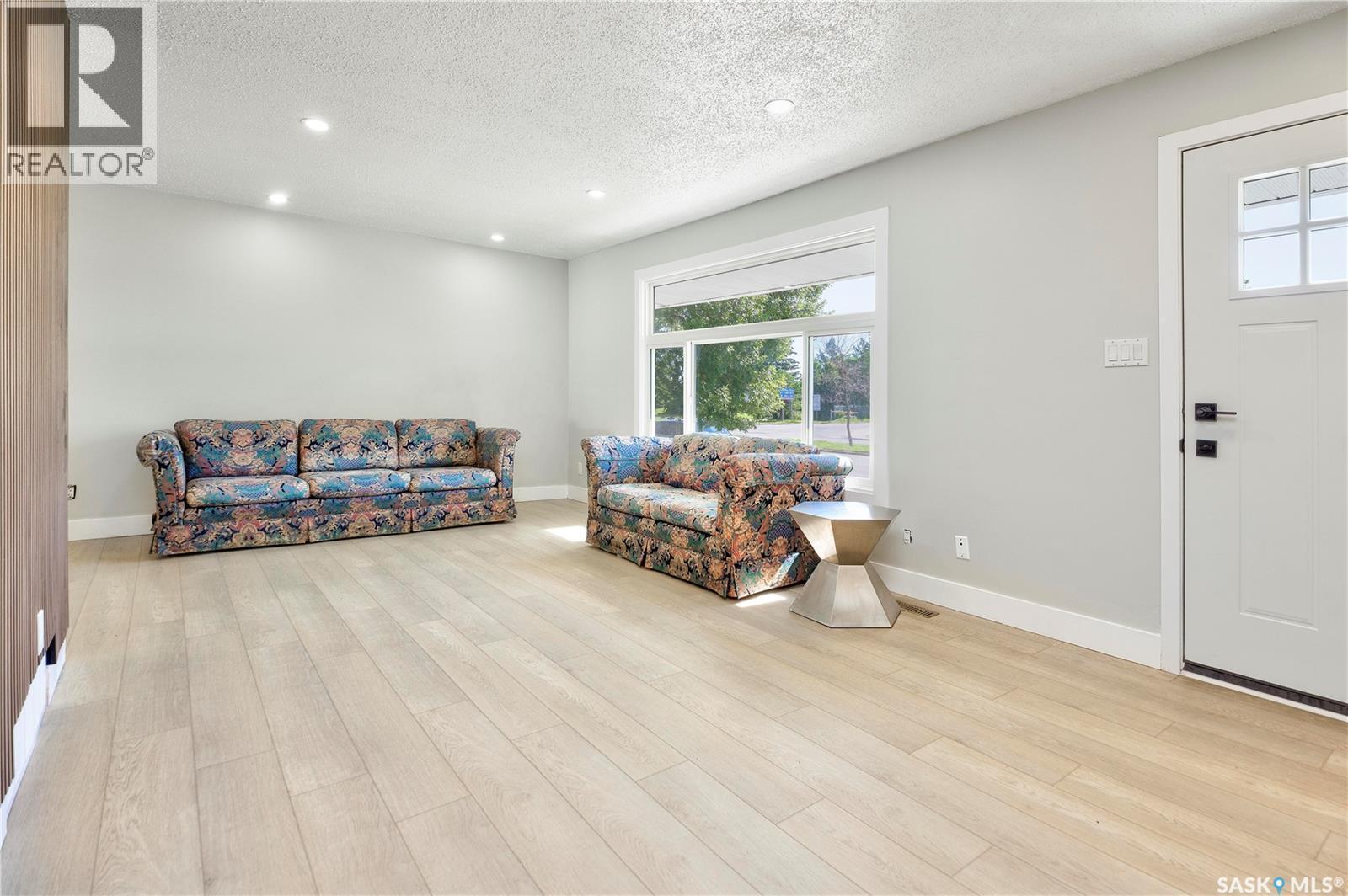 1614 Mckercher Drive, Saskatoon, SK - Indoor