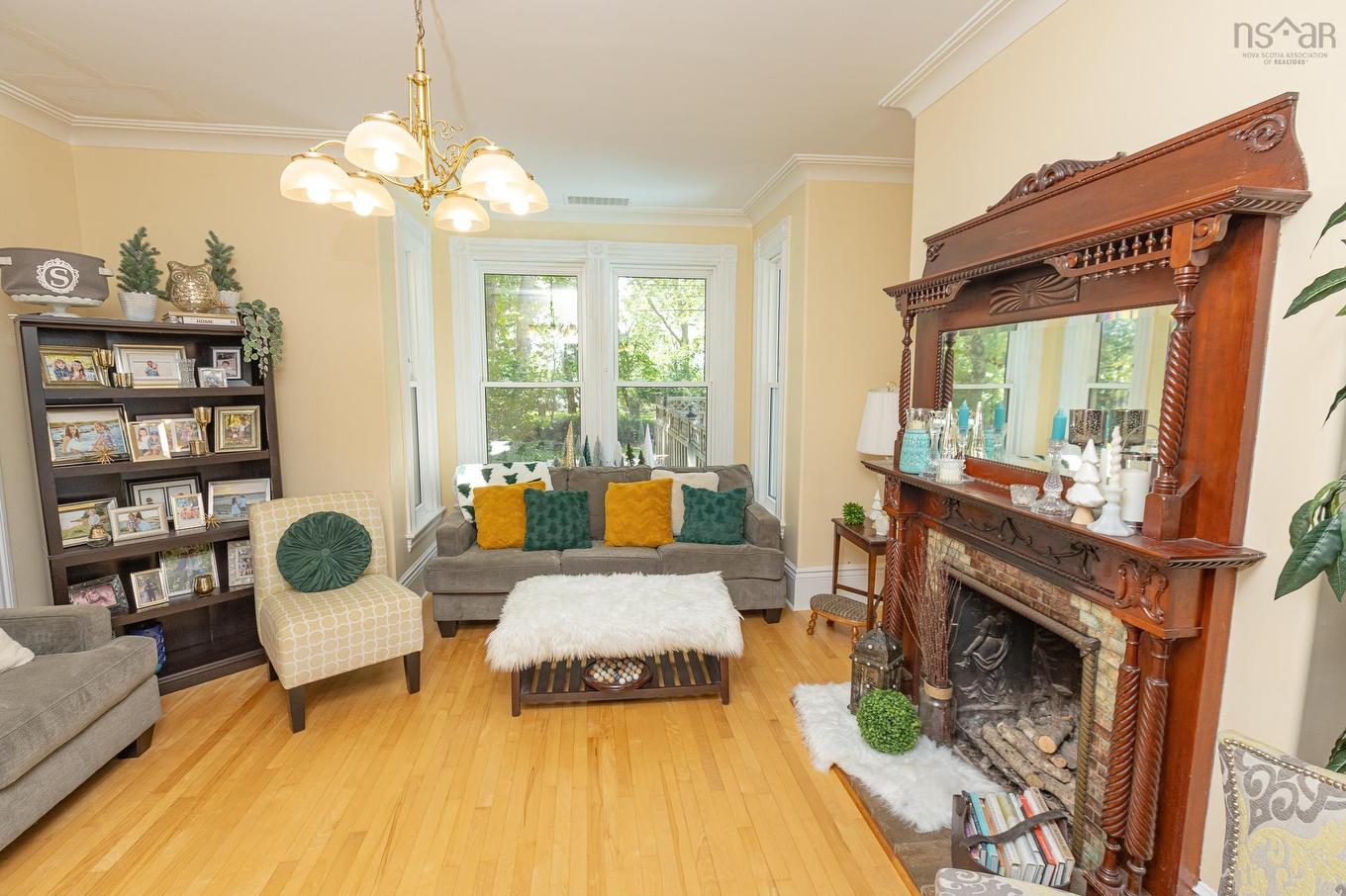 44 John Street, Shelburne, NS - Indoor Photo Showing Living Room With Fireplace