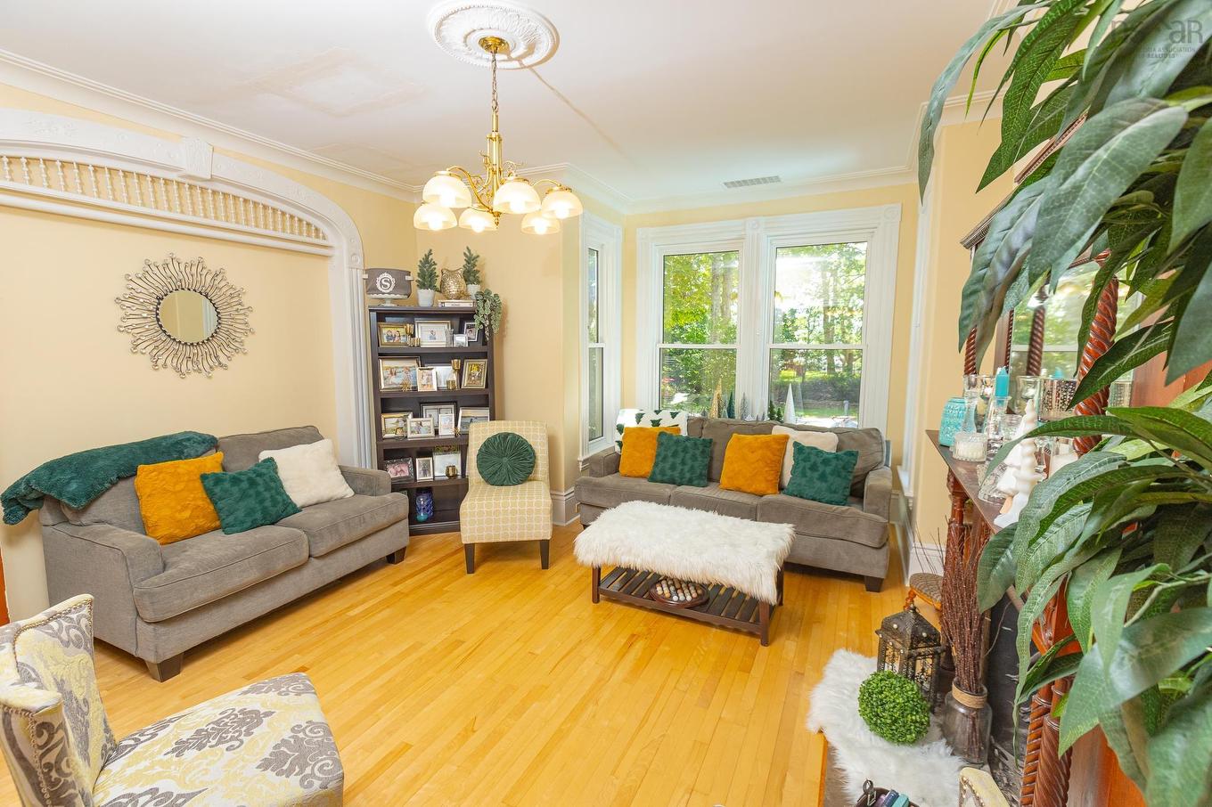 44 John Street, Shelburne, NS - Indoor Photo Showing Living Room