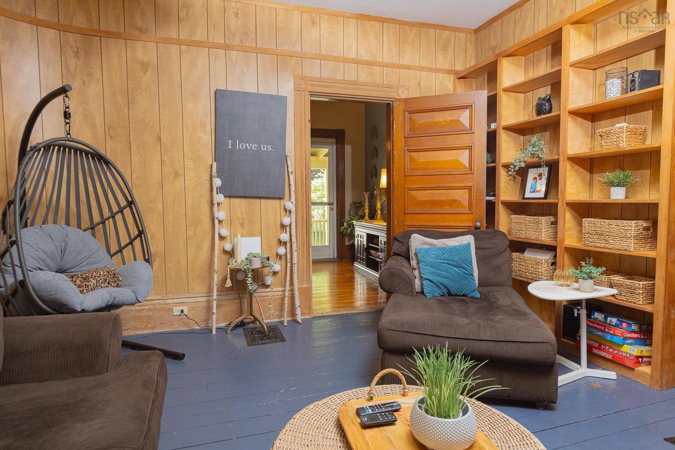 44 John Street, Shelburne, NS - Indoor Photo Showing Living Room